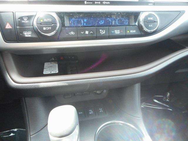 Toyota Highlander 2017 photo 17